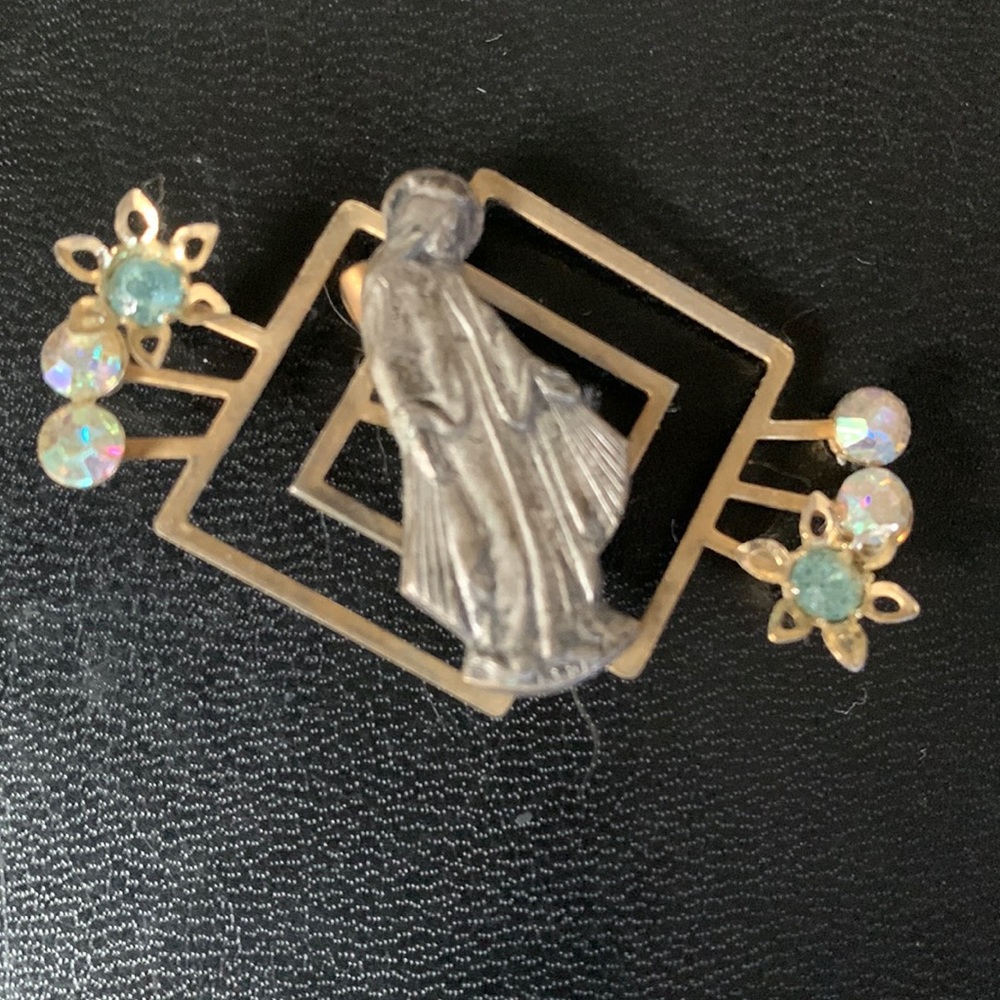 Religious brooche
